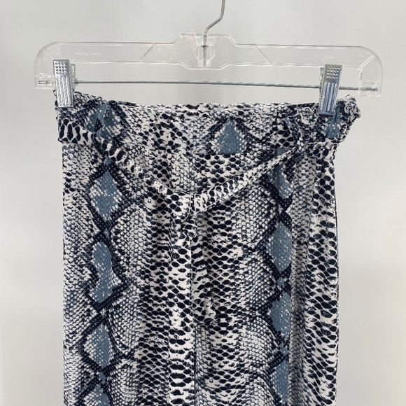 Capella flair leg pants. Size Medium NWT - Picture 6 of 8